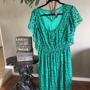 Women’s ruffle sleeve floral dress.